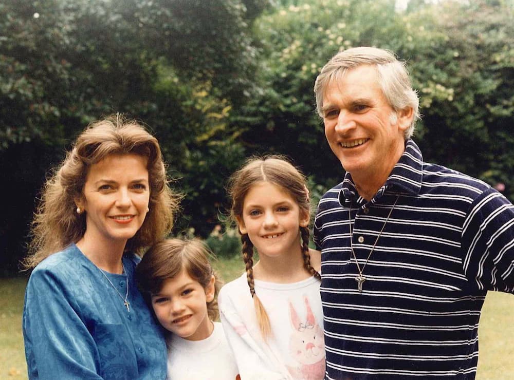 The MacNut family posing for a family portrait.